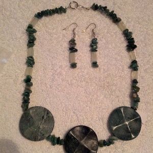 Necklace/earnings set